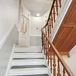 Come Stay Modern 1Br Apartment In City-Center